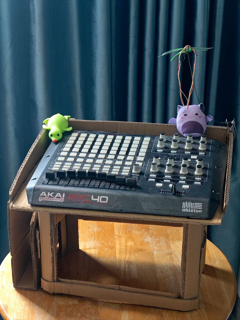Контроллер Akai APC40 для Ableton Live с USB-кабелем