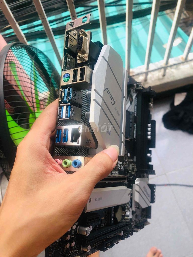 Фото 2: Быстрая продажа материнской платы B550 ASRock, отличное состояние, дёшево