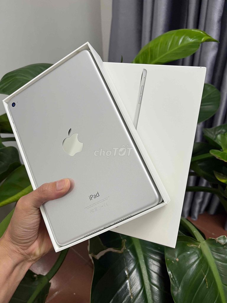 Apple iPad mini 4 128GB серебристый, состояние 99%