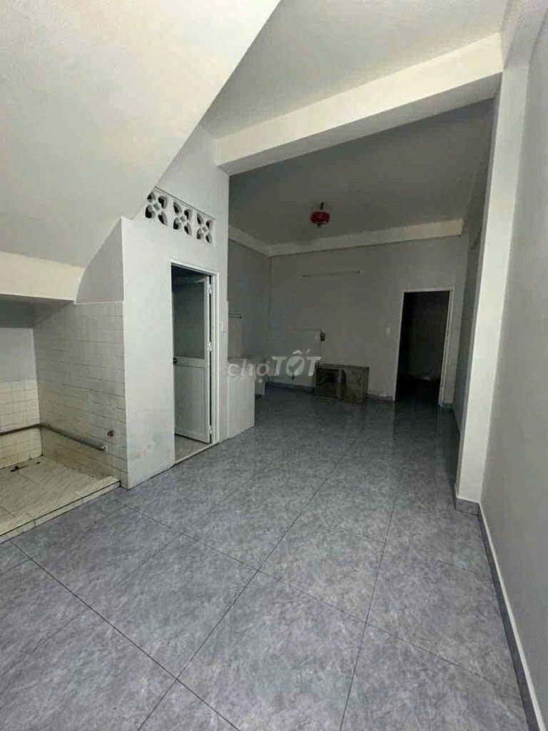 Фото 3: Фасад Nguyễn Văn Nghi 240м2 5 комнат рядом с рынком Gò Vấp 25 млн