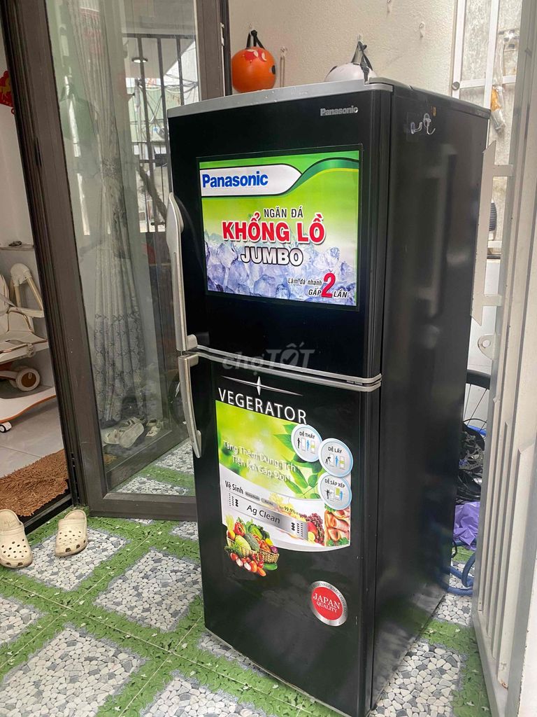 Холодильник Panasonic черный, Япония, морозильная камера Jumbo