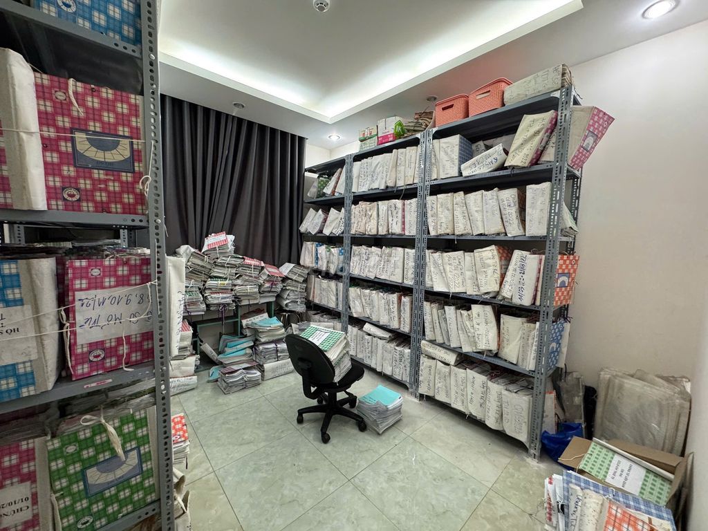 Фото 3: Сдается дом 5x20 м, 1 подвал, 5 этажей, фасад на ул. Зыонг Куанг Донг, квартал 5, район 8
