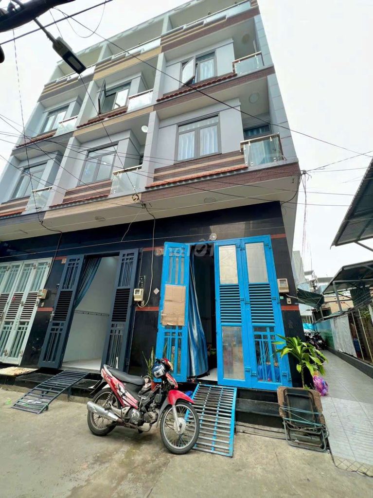 Городской дом 3 этажа, переулок для мотоциклов Phú Định, квартал 16, район 8, в 500 м от V.V.Kiệt, отдельная красная кни