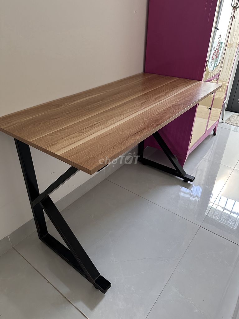 Стол письменный деревянный, металлический 1м2 x 60см, очень новый
