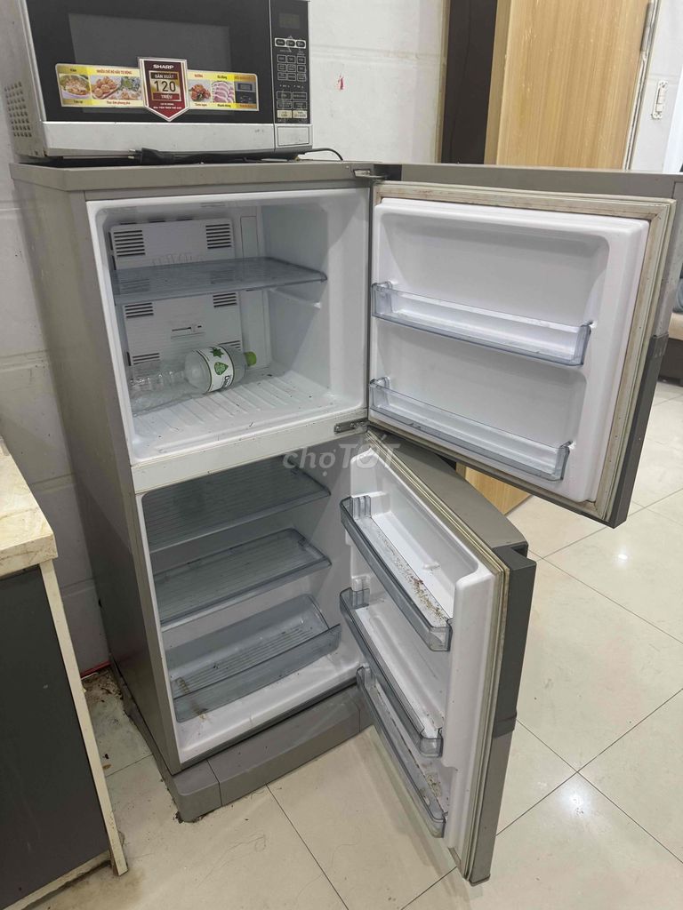 Холодильник Panasonic серый с мягкой морозильной камерой