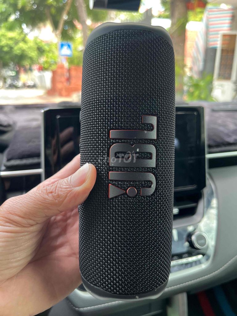 Фото 2: Портативная колонка JBL Flip 6 черная IP67