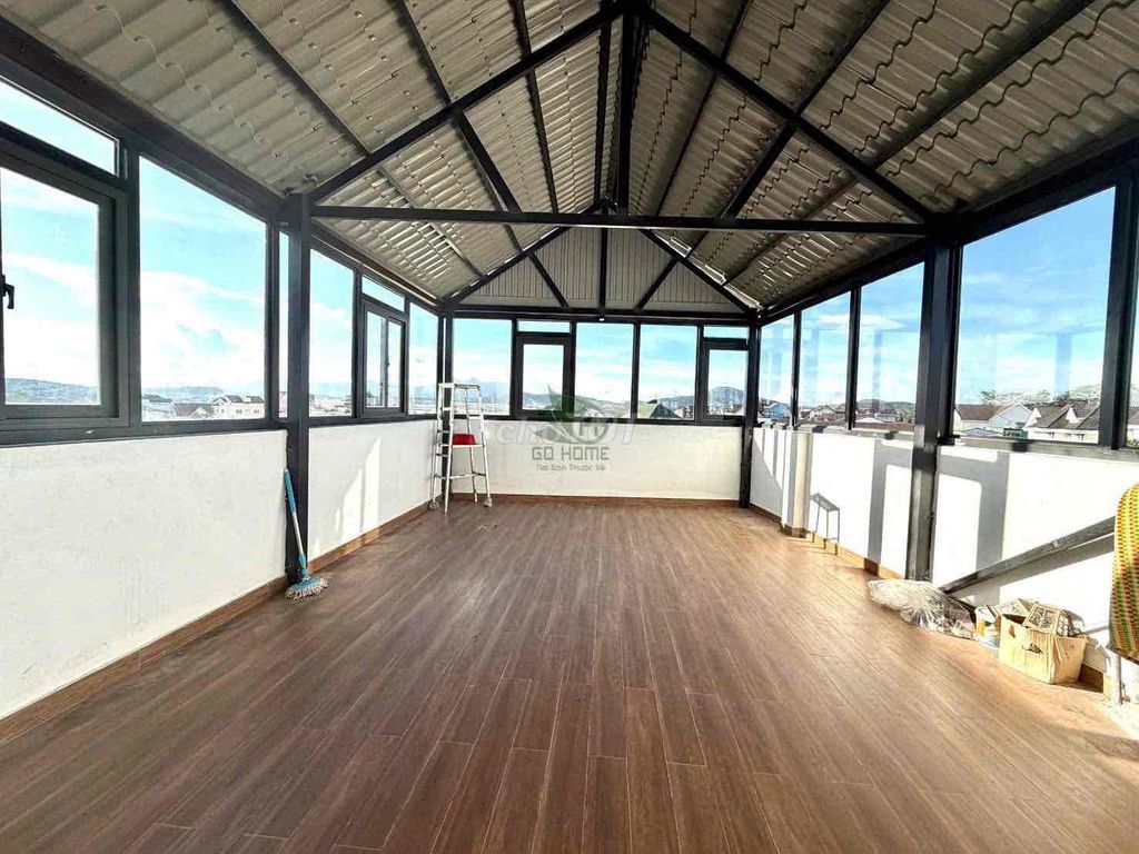 Фото 3: 🏡 СДАЁТСЯ ДОМ ЦЕЛИКОМ – ЛЫ ЗЯ, ДАЛАТ 📍 Расположение на большой дороге, удобно