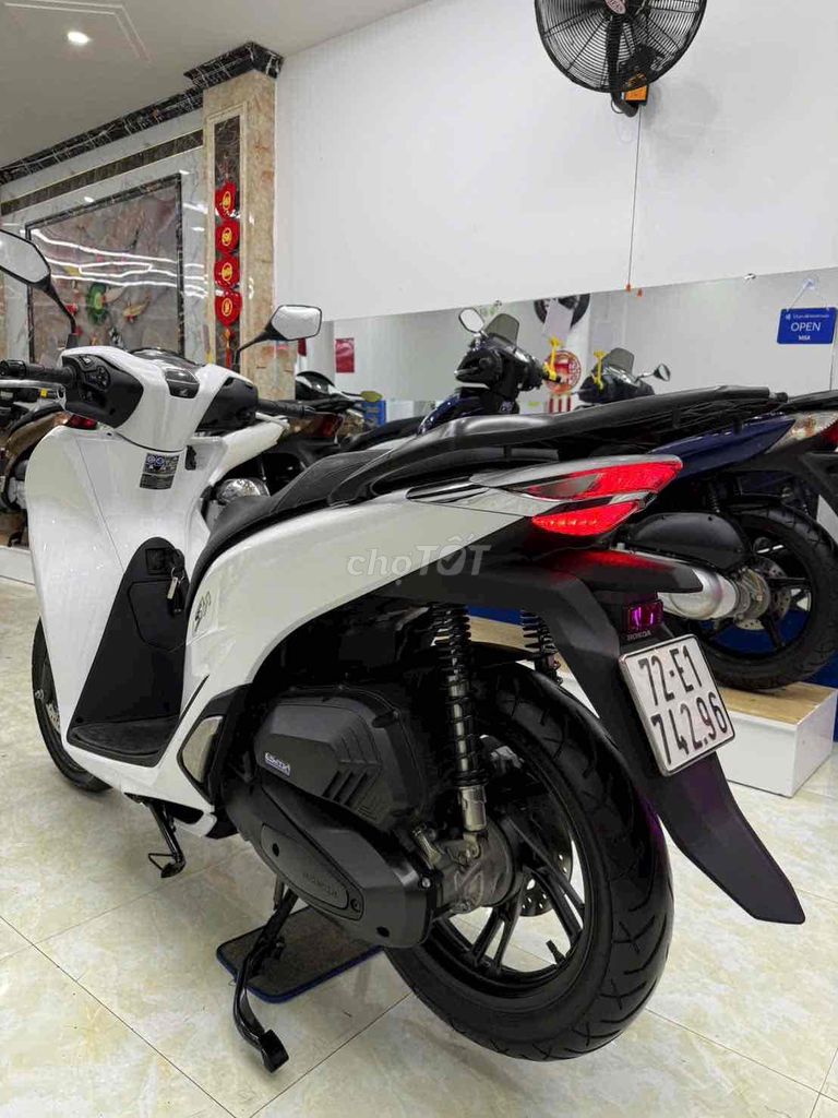 Фото 2: Honda SH 150 ABS 2020 Белый