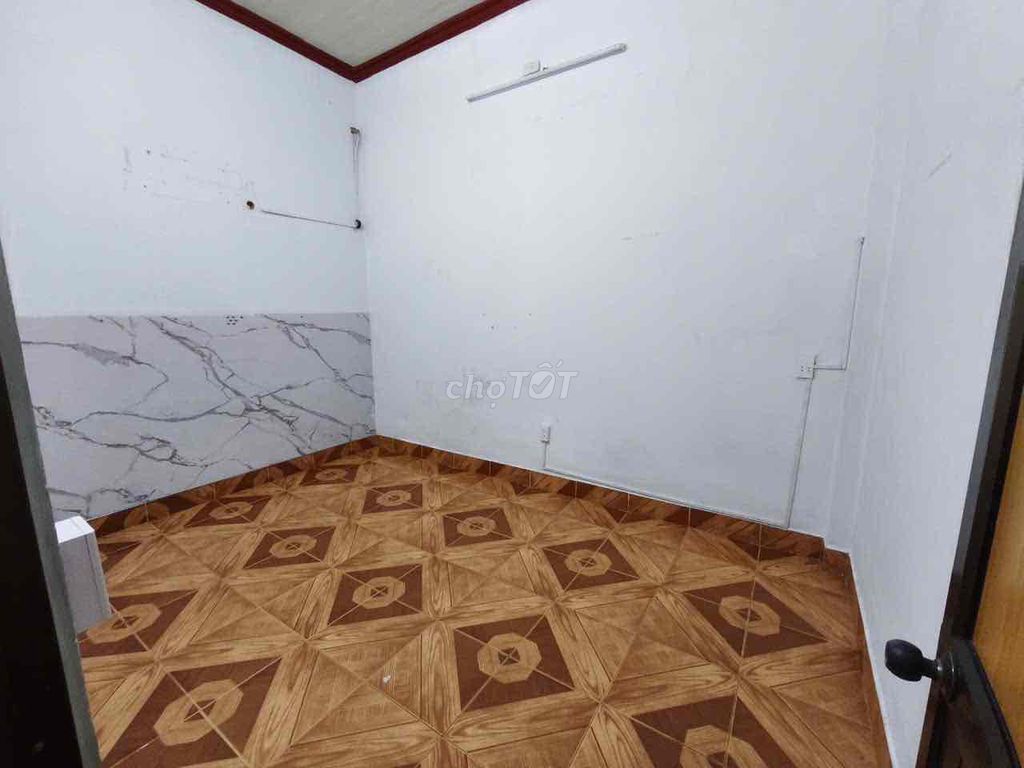 Фото 3: ДОМ С ВИТРИНОЙ ДЛЯ БИЗНЕСА 4*30м, 1 ЭТАЖ, УЛИЦА НГУЕН ТЫ ЗЯН