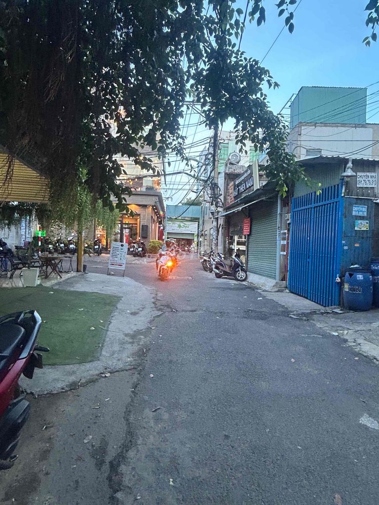 300m² ngang 8m dài 34m sát mặt tiền kế Tân Bình, dòng tiền 40 triệu/tháng