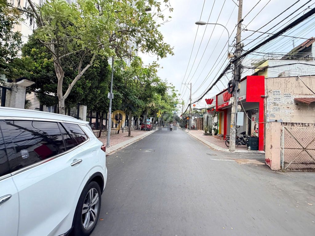 Фото 2: СРОЧНО ПРОДАЮ ИЗ-ЗА ДОЛГОВ: ДОМ ШИРИНОЙ 10 МЕТРОВ, ПЛОЩАДЬ 143 М², 10 КОМНАТ В АРЕНДУ, 30 МЛН/МЕСЯЦ