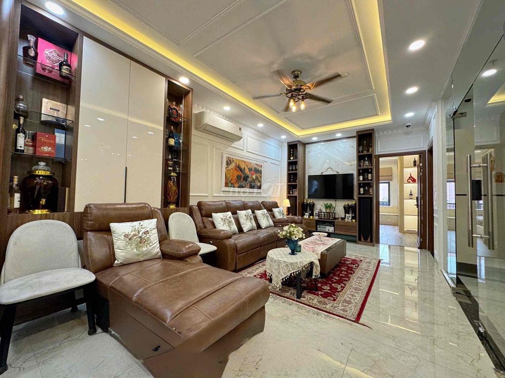 СДАЁТСЯ МИНИ-КВАРТИРА - 3 спальни, 3 санузла, 100 м², рядом с PHAN XÍCH LONG, возле HOÀNG SA
