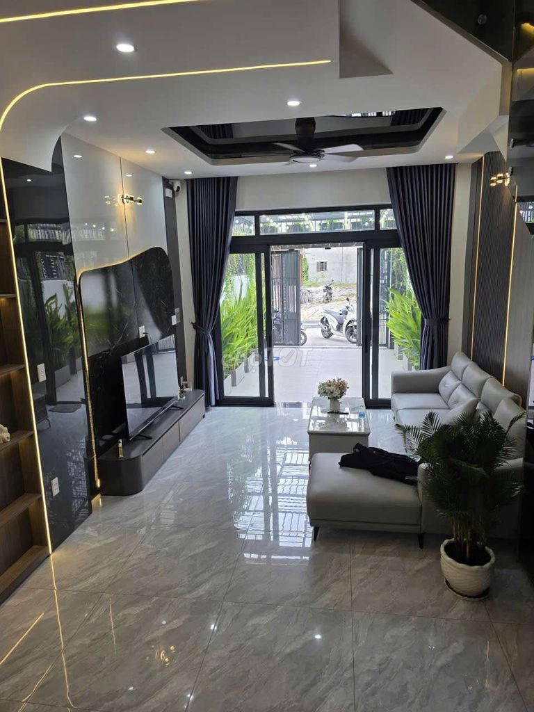 Фото 2: Городской дом в жилом районе FIRST HOME Q12
