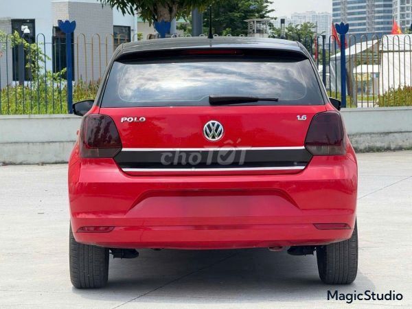 Volkswagen Polo Hatchback Красный 5 мест