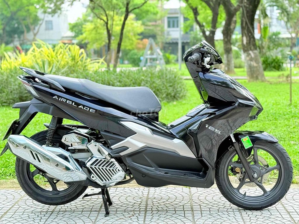 Honda Air Blade 2023 чёрный глянец