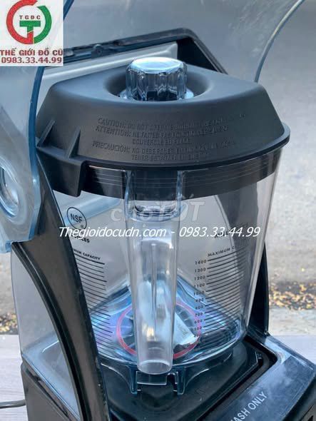 Фото 3: Блендер Vitamix The Quiet One черный
