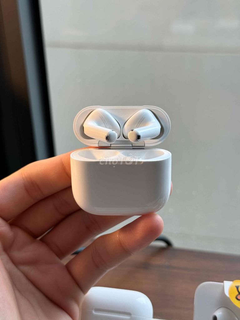 Фото 2: Наушники Apple AirPods Pro с активным шумоподавлением, белые