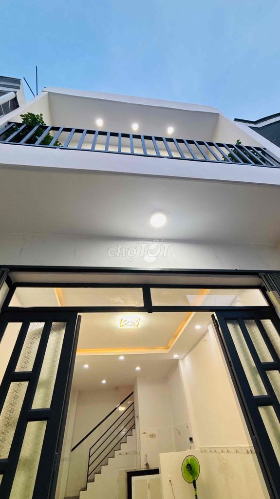 Продаётся недорогой дом в Бинь Чи Донг, 2 этажа, 44 м², монолитный, всего 3,75 млрд, 2 спальни