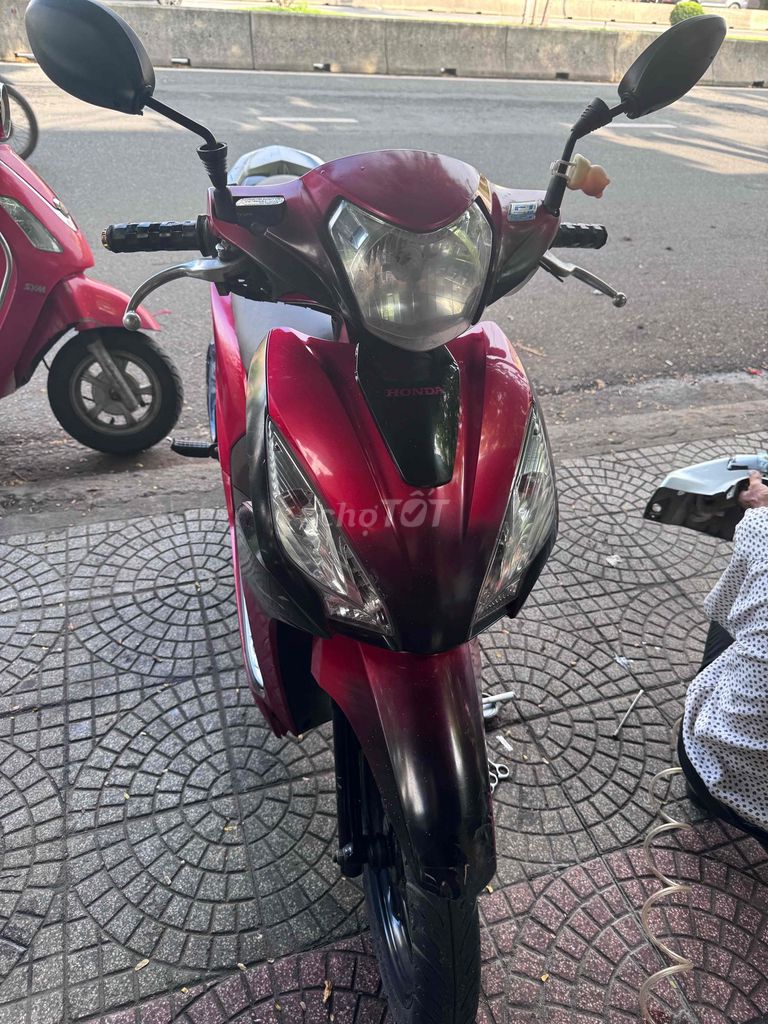 Honda Vision 2016 Красный