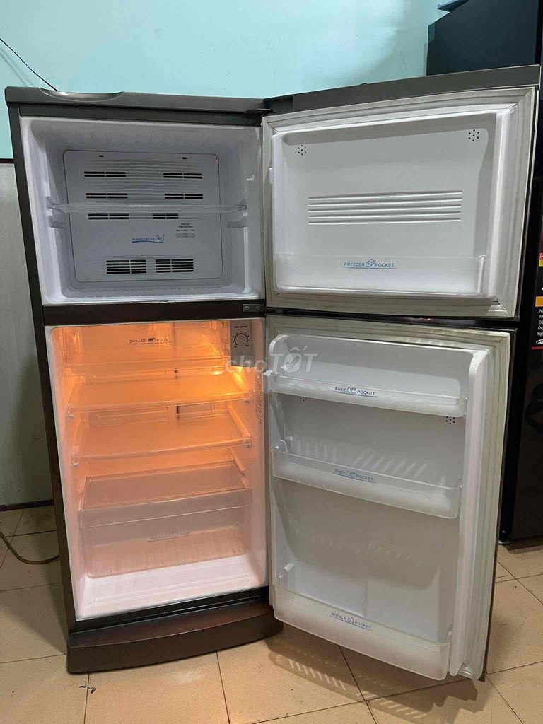 Фото 2: Холодильник Panasonic Inverter коричневого цвета