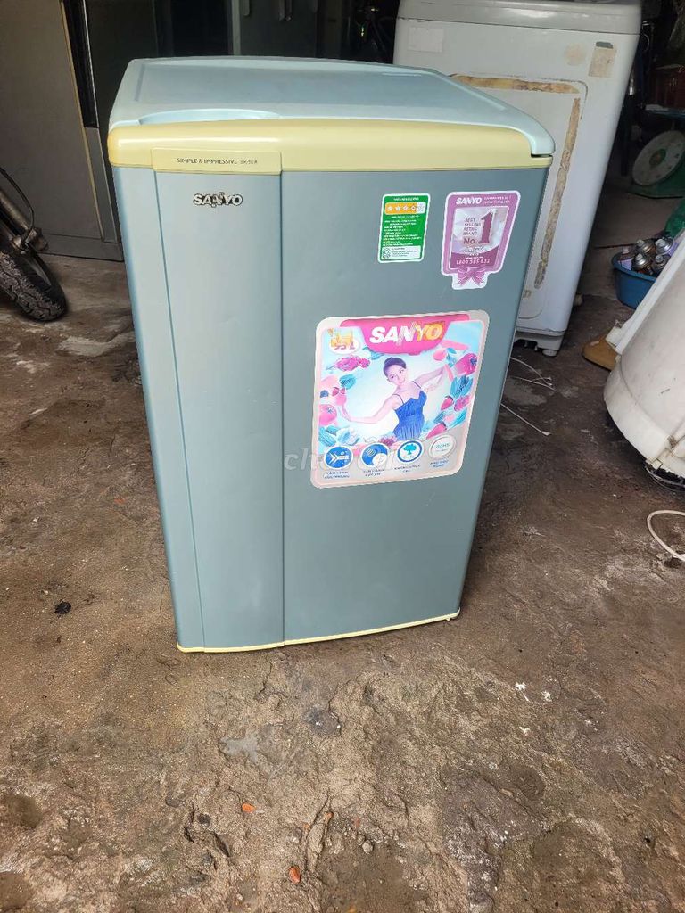 Холодильник Sanyo 93л б/у