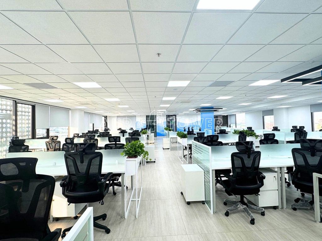 Сдаётся здание рядом с Lotte Cộng Hòa * 800 м² полезной площади, фасад 8 м