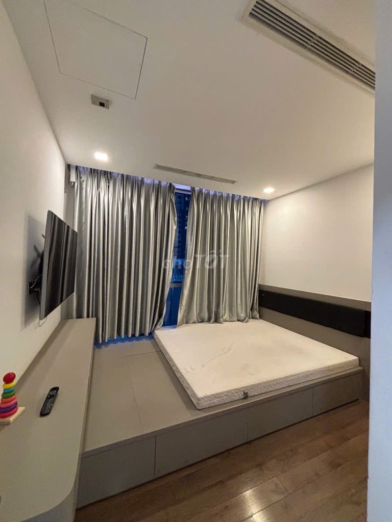 Фото 3: Аренда квартиры 2 спальни - 70 м² - просторная спальня, полная мебель, свободна