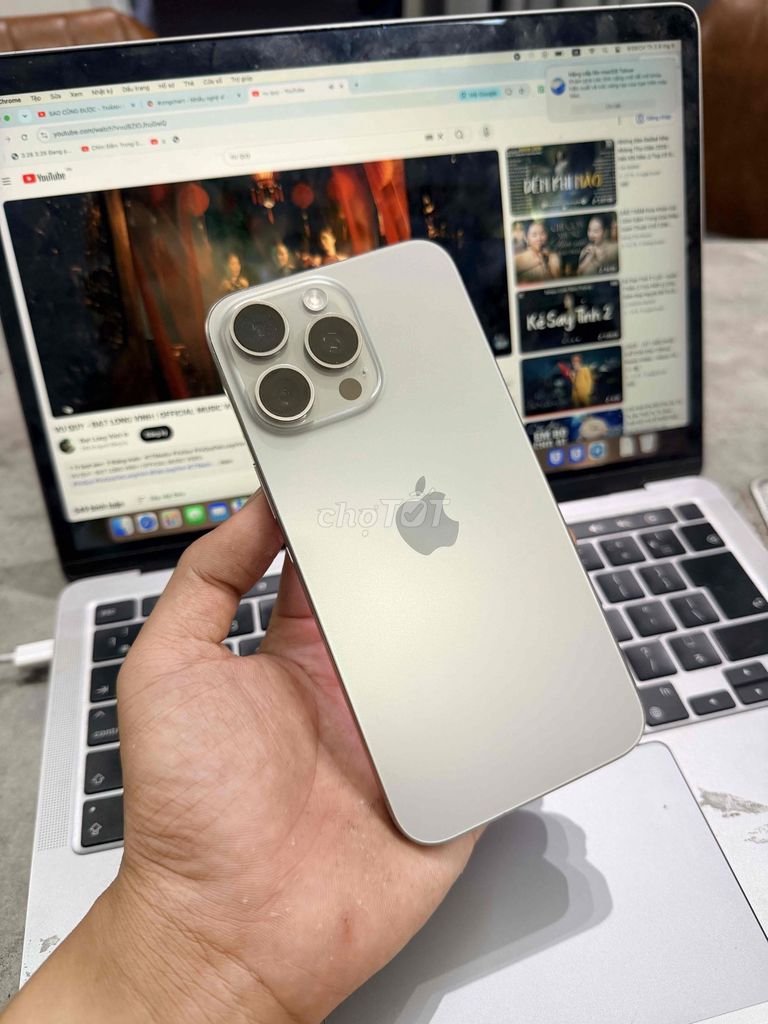 Apple iPhone 15 Pro Max 256GB натуральный титан