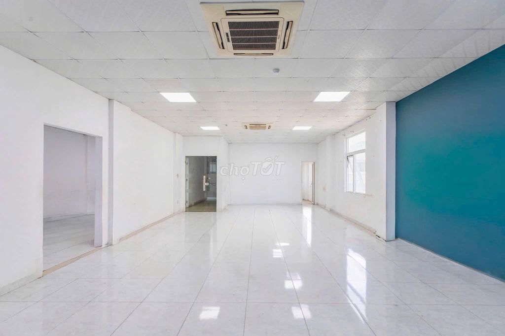 Фото 2: Аренда офиса 250м2 в 9-этажном здании на Нго Куйен - рядом с мостом Хан