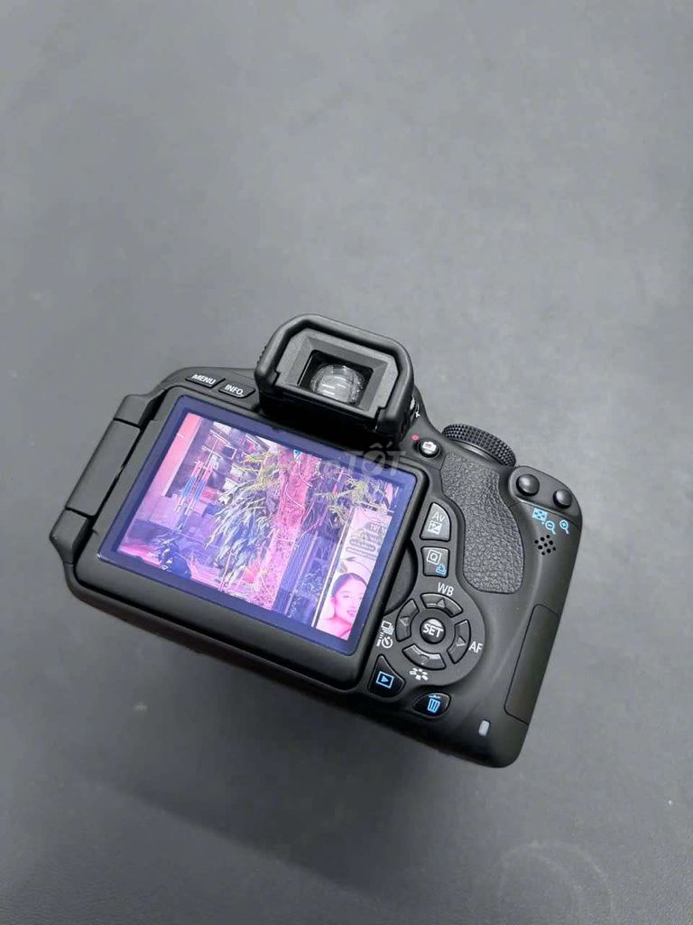 Фото 2: Фотоаппарат Canon EOS 600D черный