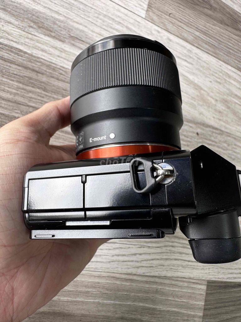 Фото 2: Sony A71 объектив 50 1.8 чёрный, совсем новый