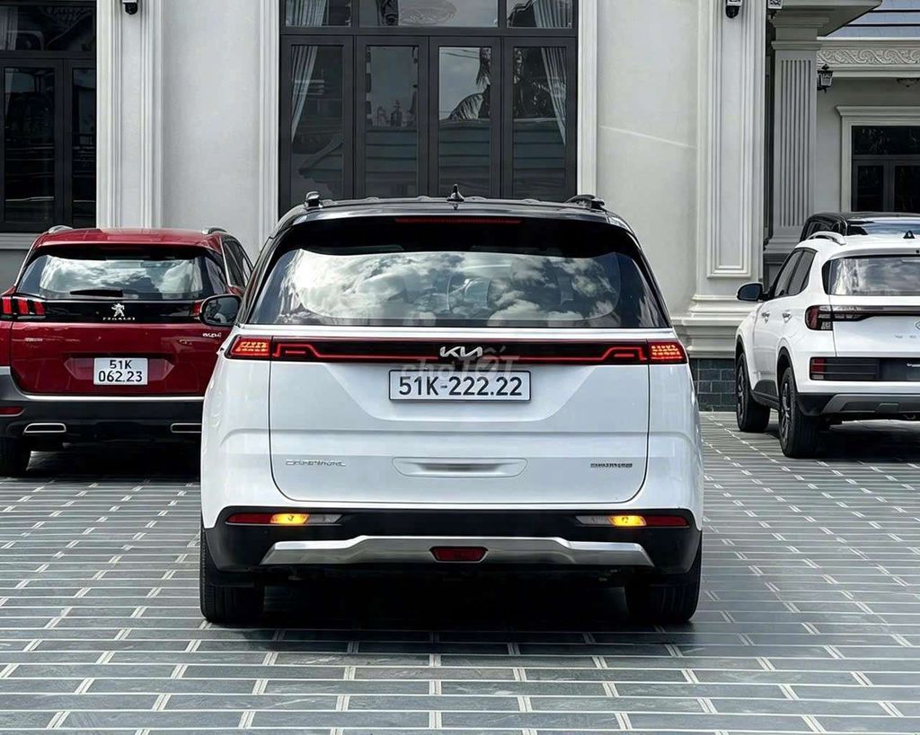 Фото 2: KIA CARNIVAL SIGNATURE 2023 Белый 7 мест