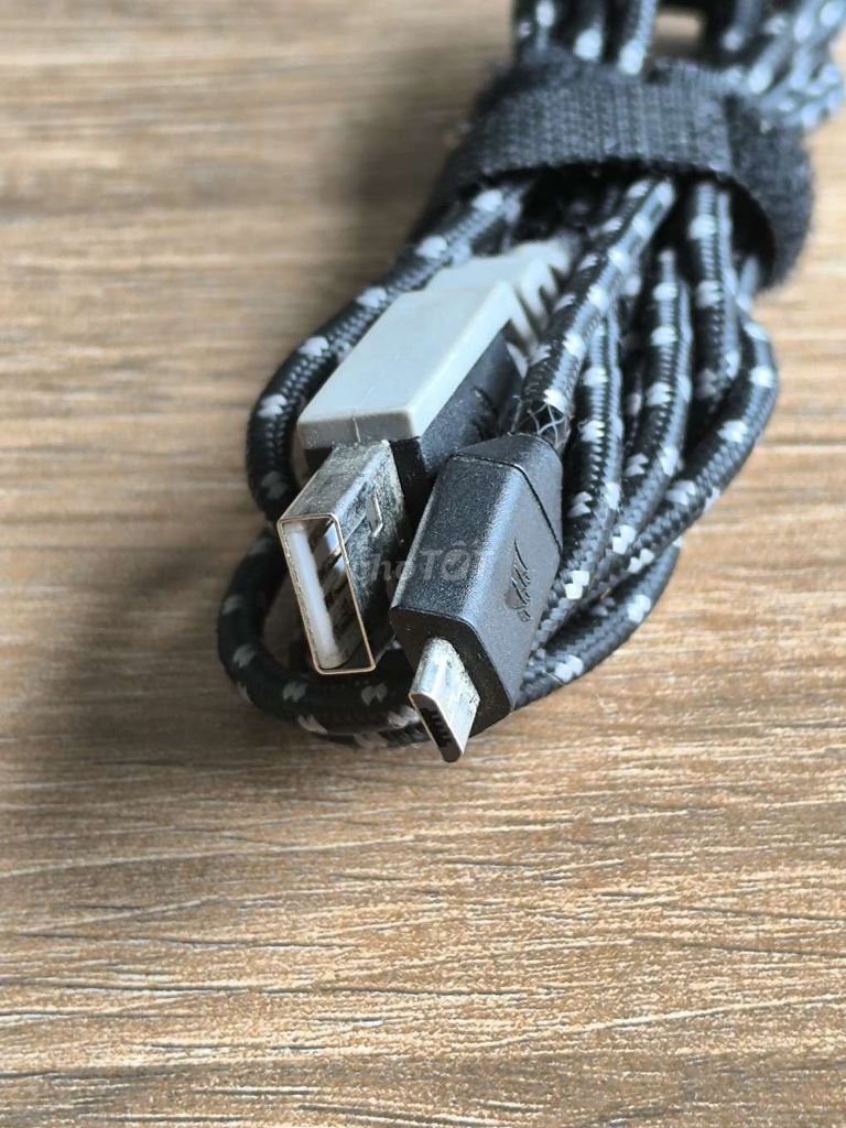 Фото 3: Cáp sạc Corsair Micro USB Dù Đen trắng