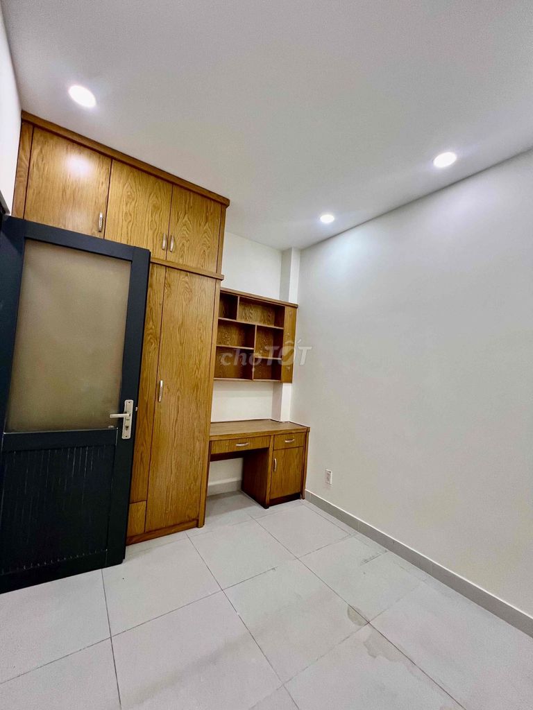 Фото 3: Аренда дома 70 м², 1 первый этаж, 2 этажа, 3 спальни, 3 санузла, прямо у парка TL37, широкий переулок