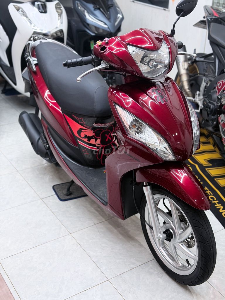 Фото 3: Honda Vision красный