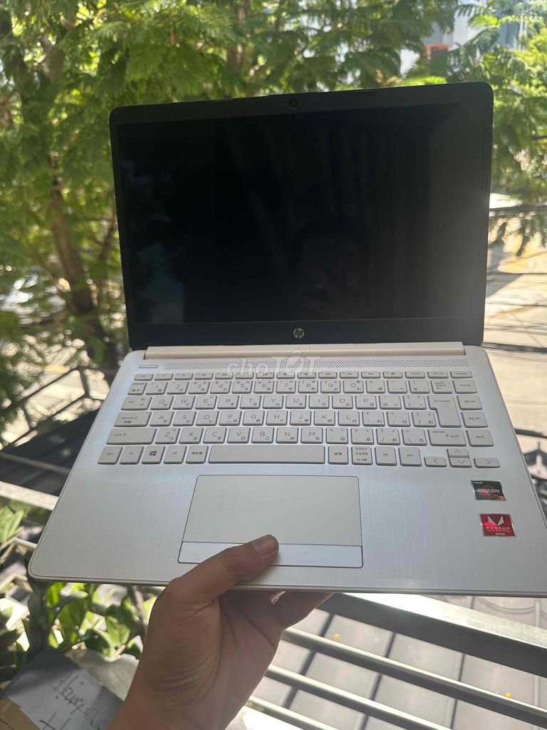 Фото 2: HP 14S Ryzen 5-3500 14 inch 8GB/256GB Белый