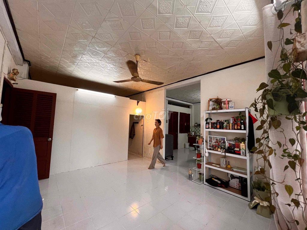 Фото 2: СРОЧНАЯ ПРОДАЖА❗️Собственник, 4 этаж — 2 спальни, 62,9 м², кв. 14 — р-н 6