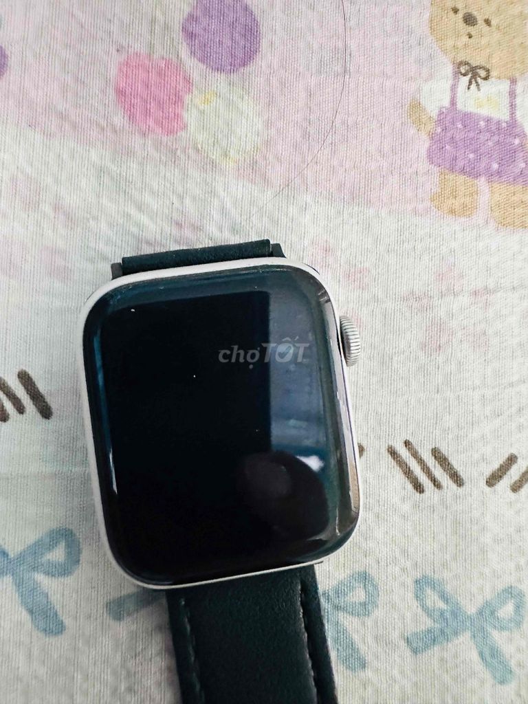 Apple Watch SE Алюминиевый серебристый 32GB