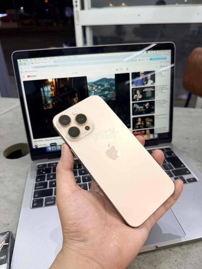 Apple iPhone 16 Pro Max 256GB Золотой 99%