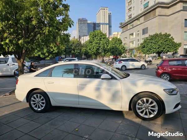 Фото 3: Audi A6 белый 5 мест