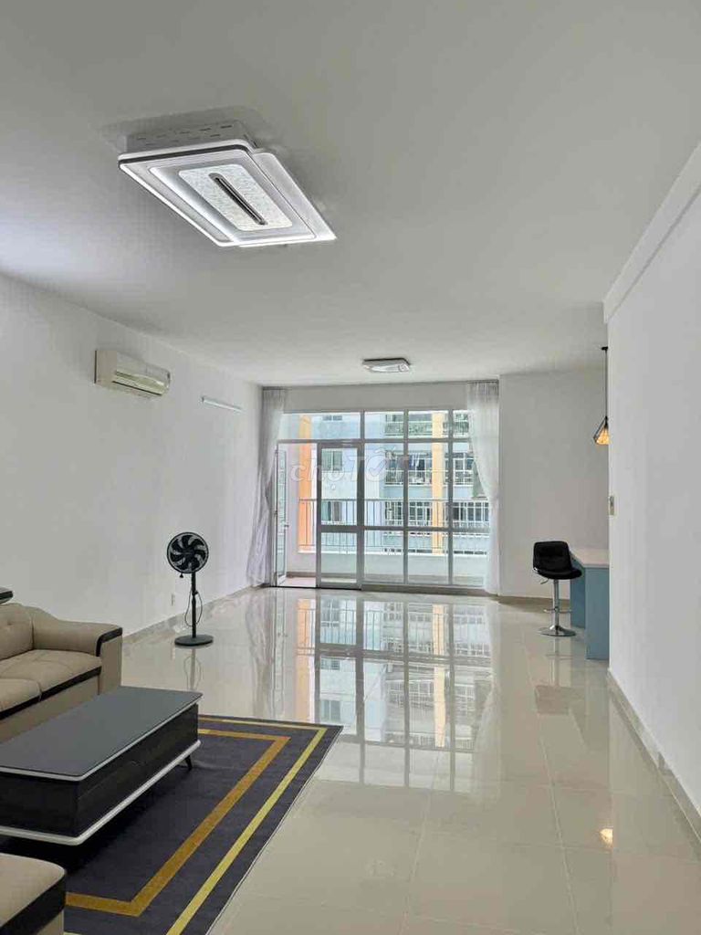 Фото 2: Собственник сдаёт 3-комнатную квартиру 124 м² в Belleza, район 7