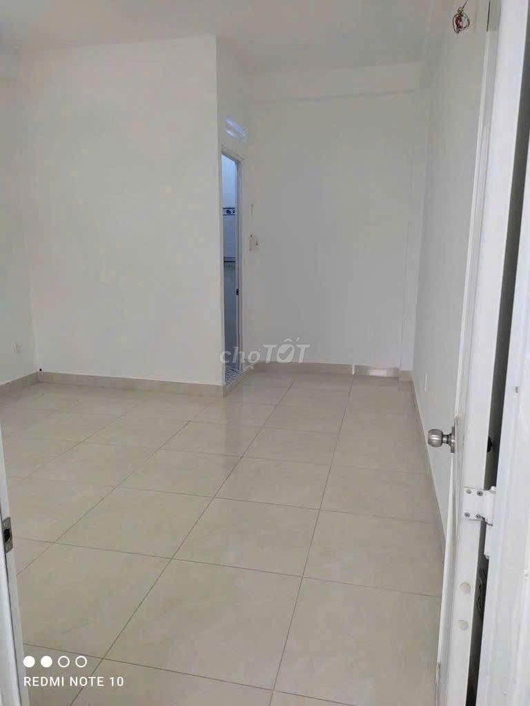 Фото 3: Сдается дом под офис, Phạm Văn Bạch, 4x10 м, 1 этаж + 2 этажа, 3 спальни, 2 санузла