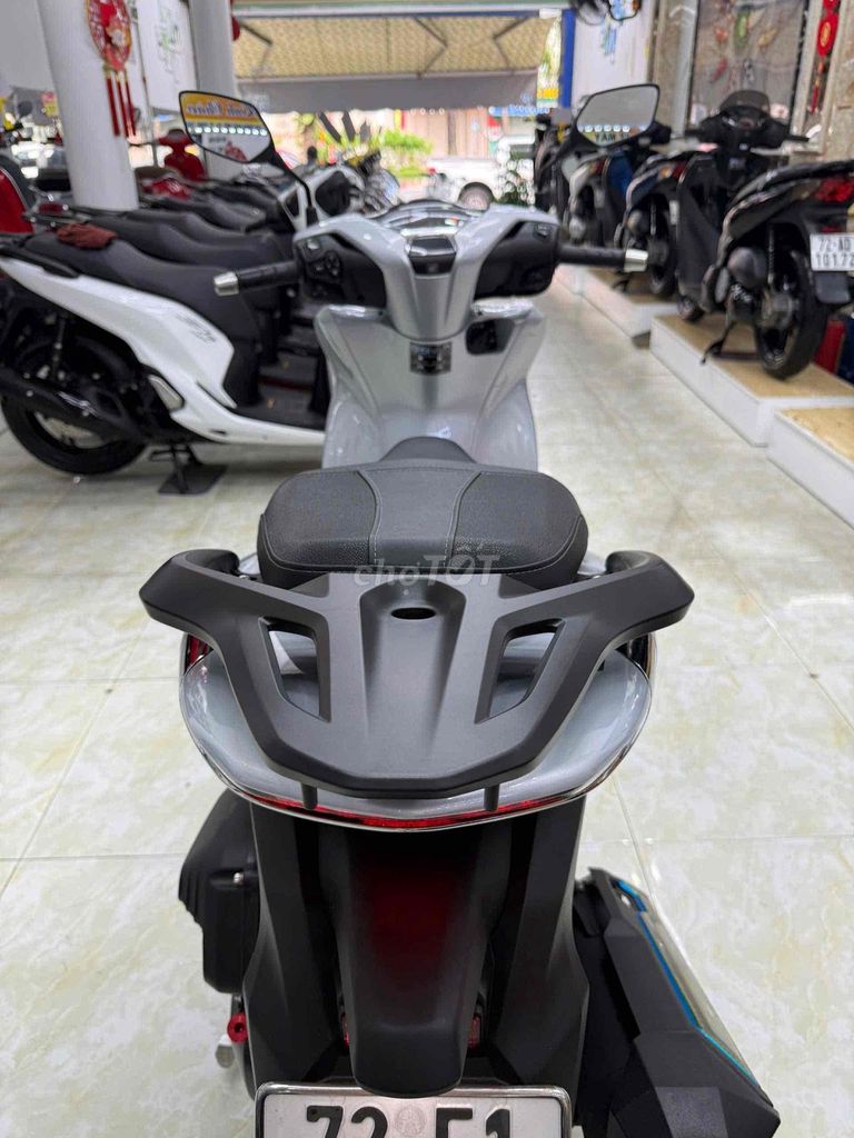 Фото 3: Honda SH 150 ABS 2022 Серебристый