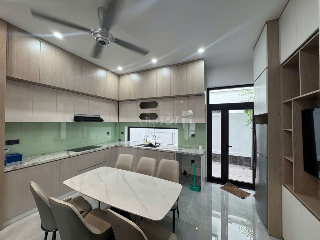Фото 2: Аренда таунхауса Lavida 4 спальни с полной новой мебелью и лифтом