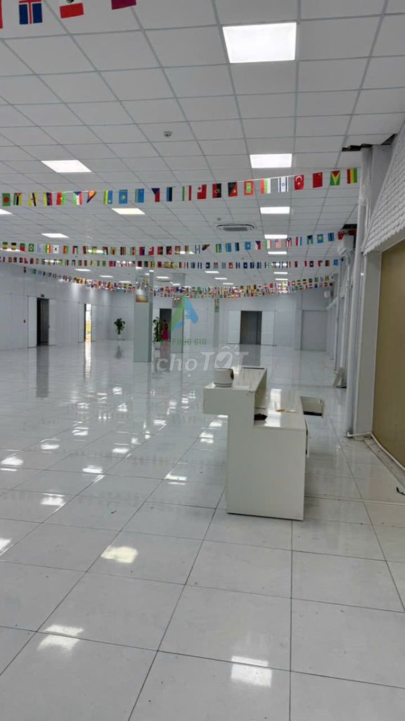 Аренда склада 1000 м² на главной улице Ле Ван Хиен, Нгу Хань Шон