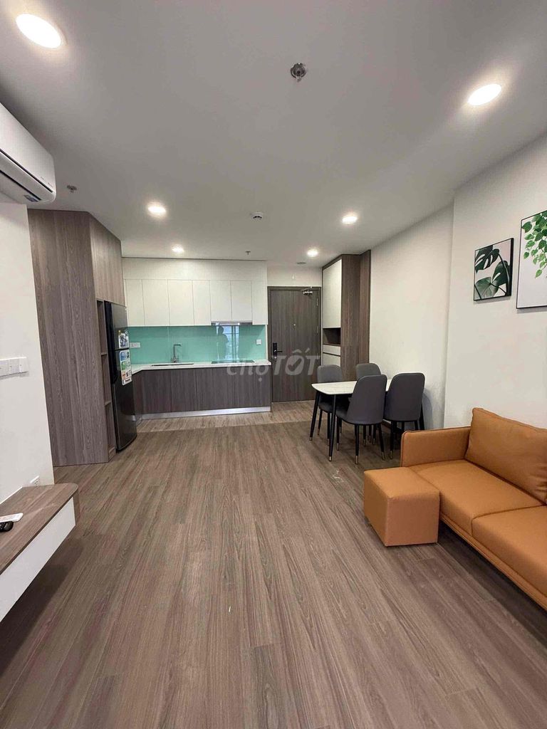 Аренда угловой 2-комнатной квартиры в FPT Plaza 3, вид на площадь, прохладная сторона, полностью меблирована