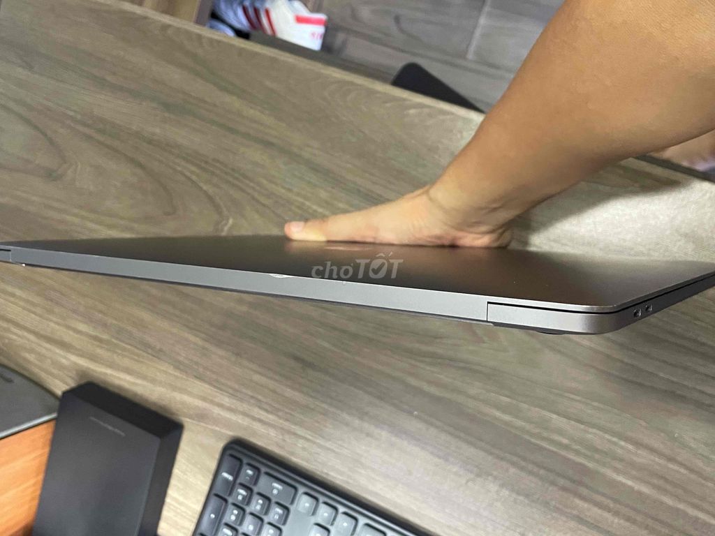 Фото 3: Apple MacBook Pro 2016 i7 15 inch 16GB/512GB Серый
