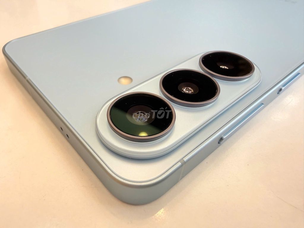 Фото 2: Samsung S26 Plus 256GB светло-голубой, супер новый