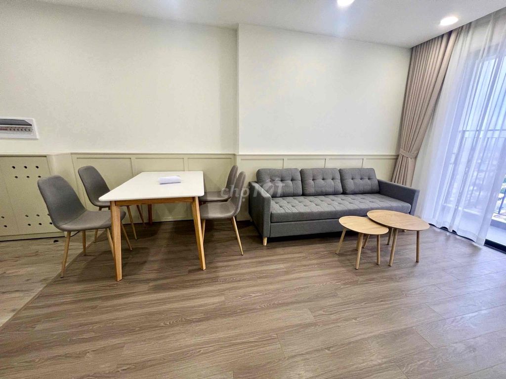 Сдается угловая 2-комнатная квартира в FPT Plaza 3, прохладная сторона, с хорошей мебелью. Можно заезжать.