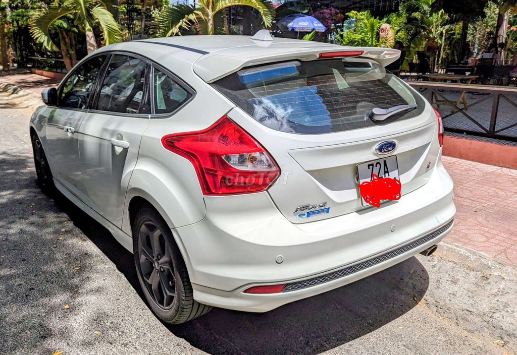 Фото 2: Ford Focus Hatchback S 2015 белый